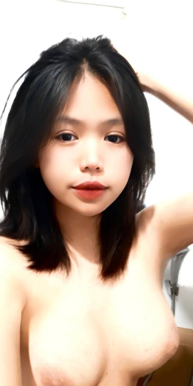 GS-457-C Thủ dâm lẫn nhau sau đó quan hệ tình dục dữ dội với một người vợ đang thất vọng. Cô ấy là một người vợ trẻ, nhưng cô ấy rất thất vọng vì trông mình quá gợi cảm trong chiếc váy ngắn táo bạo!