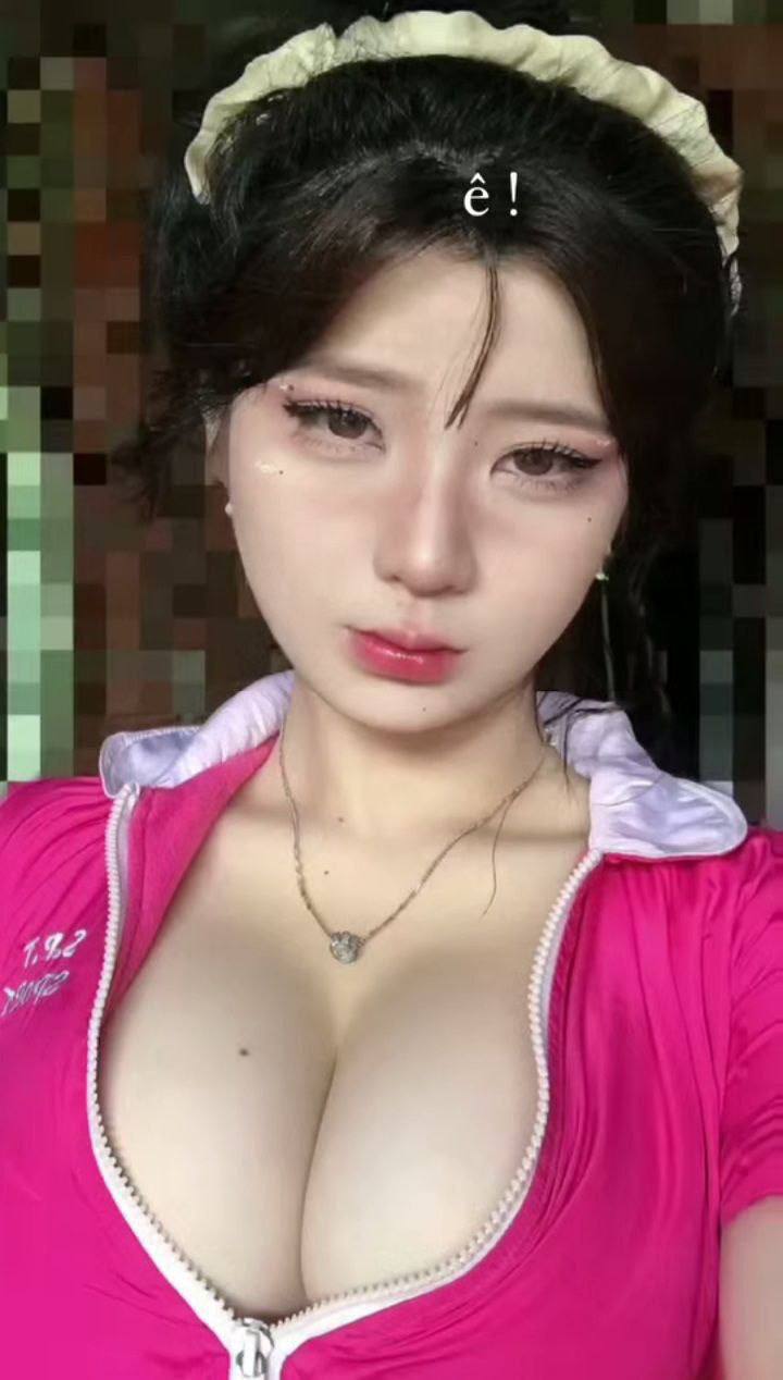 Tiếng xì hơi đầy tinh dịch của cô gái