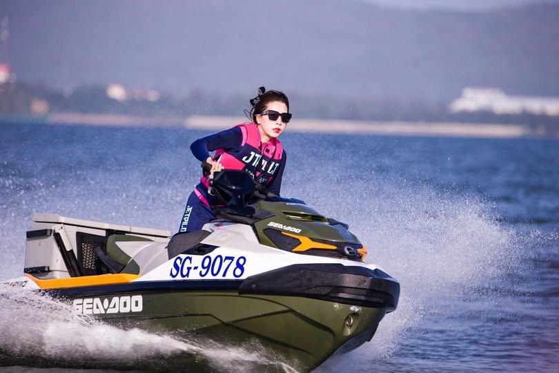 Hammer Tanhua, ông chủ đưa một cô gái về khách sạn chơi, một cô gái tuyệt vời hút thuốc, bạn biết không, cô ấy xinh đẹp, tôi không biết làm thế nào để chinh phục cô ấy